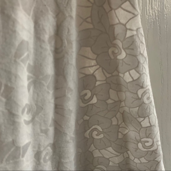 LA Hearts White Floral Tank Top - Picture 3 of 4